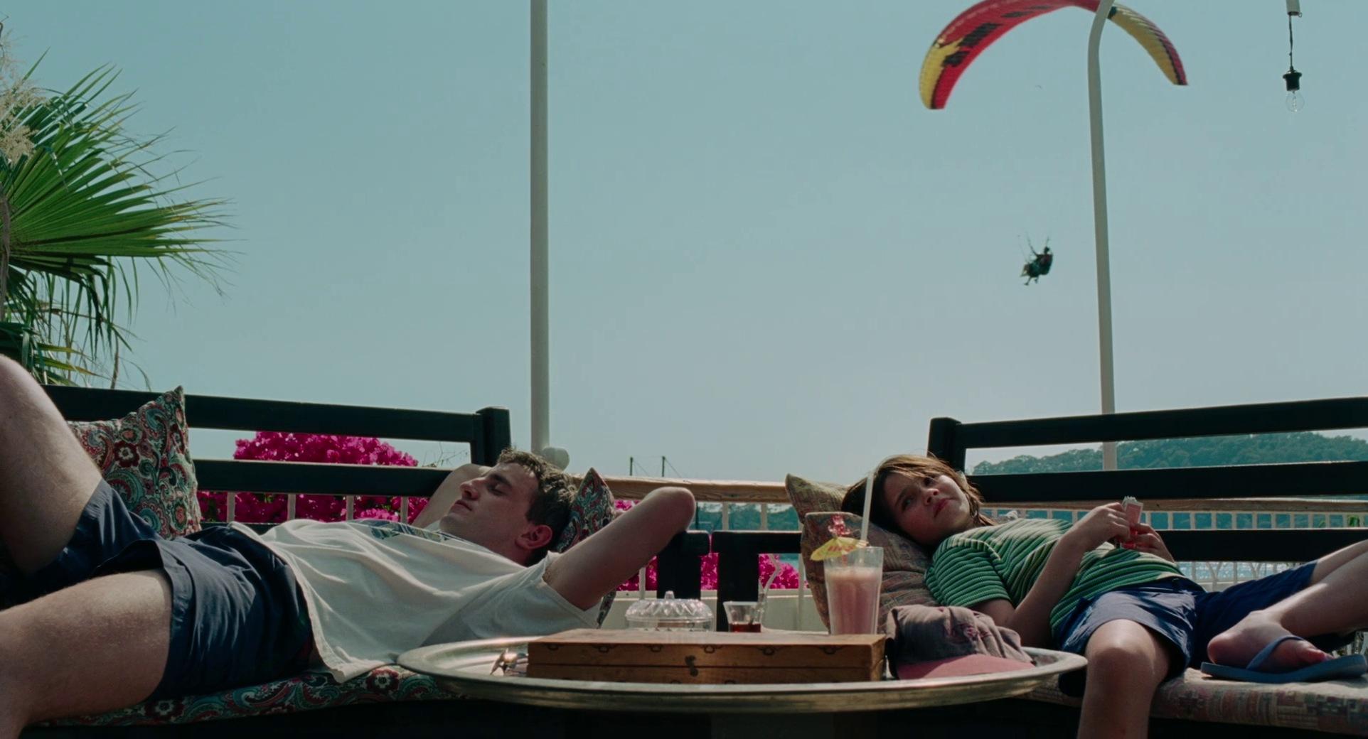 Frankie Corio and Paul Mescal in Aftersun (2022)